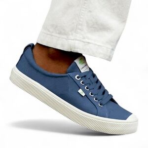 Cariuma Organic OCA Low‎ Top Cap Toe Shadow Blue Canvas & Cork Sneaker Women's 9